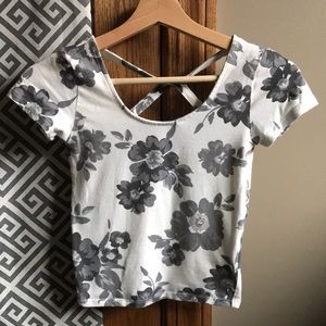 White floral short sleeve crop top